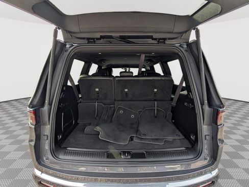 Used 2024 Jeep Wagoneer Series II w/ Flexible Seating Group AWD/4WD image 12