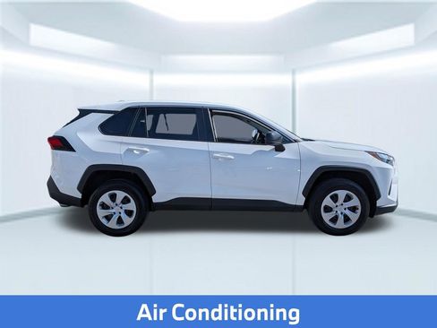 Used 2024 Toyota RAV4 LE AWD/4WD image 8