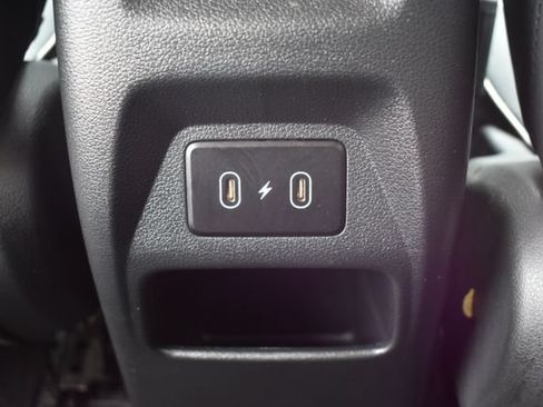 Used 2025 Hyundai Venue Limited FWD image 6