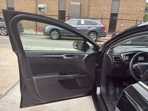 Used 2016 Ford Fusion SE FWD image 14