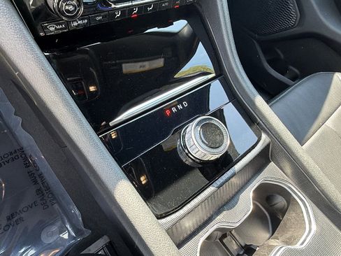 Used 2024 Jeep Grand Cherokee Limited w/ Luxury Tech Group II image 31