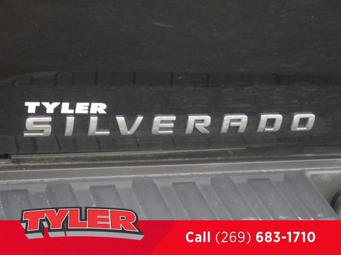 Used 2018 Chevrolet Silverado 1500 LT w/ All Star Edition image 15