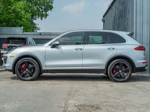 Used 2016 Porsche Cayenne Turbo AWD/4WD image 3