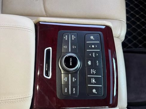Used 2012 Hyundai Equus Signature RWD image 24