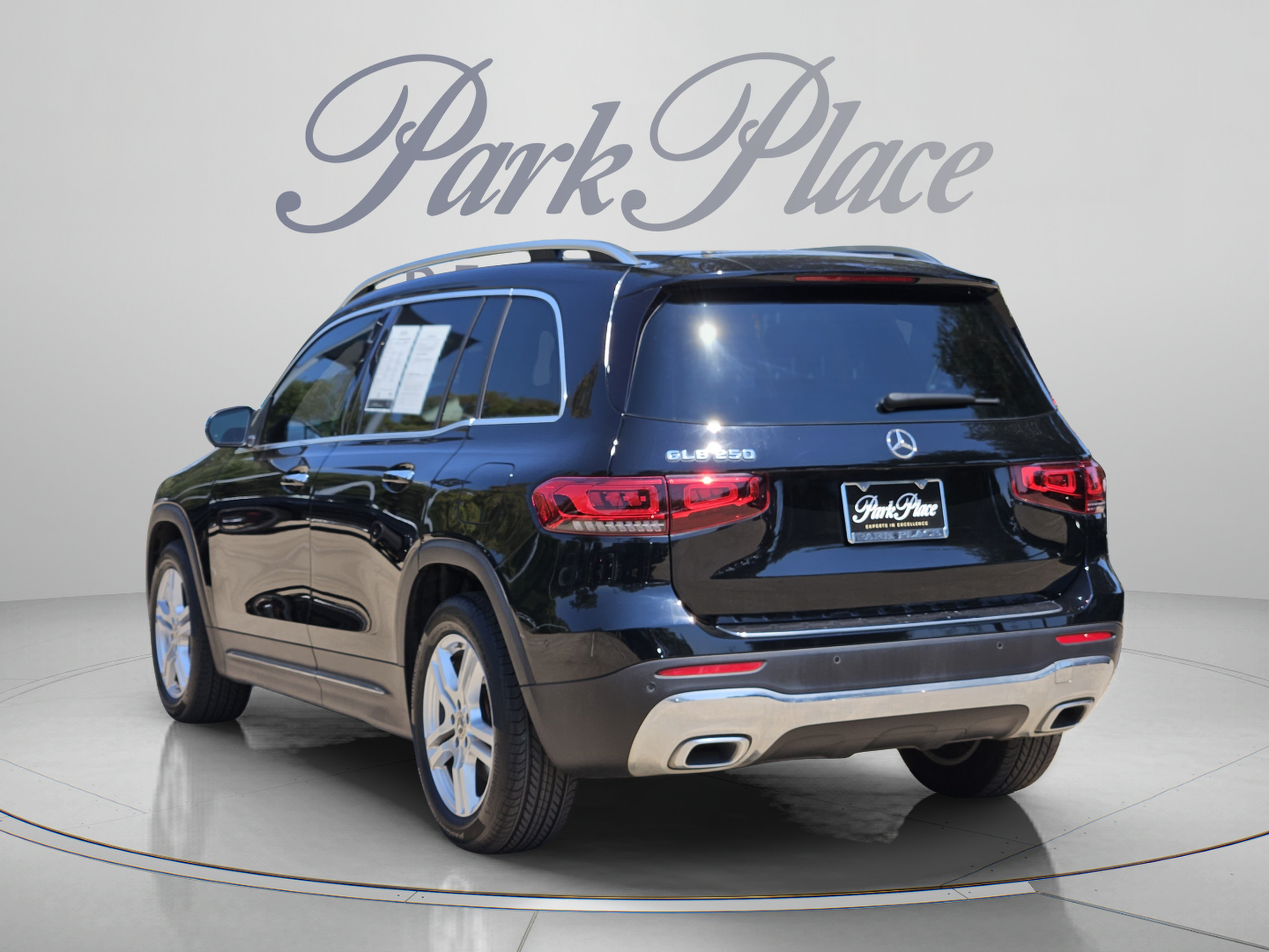 Used 2022 Mercedes-Benz GLB 250 image 3