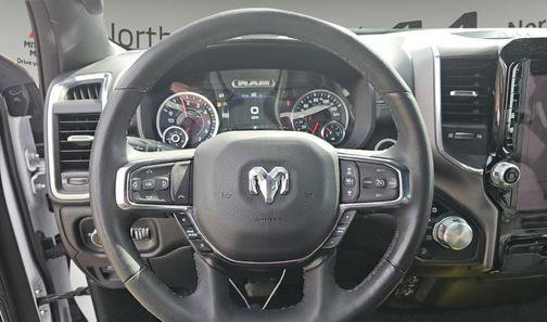Used 2025 RAM 1500 Laramie AWD/4WD image 9