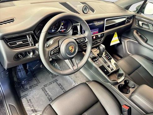 Used 2026 Porsche Macan AWD/4WD image 4