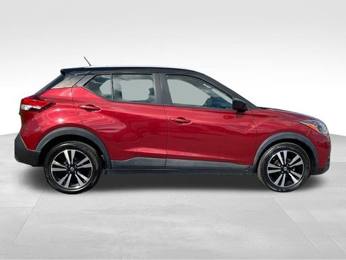 Used 2019 Nissan Kicks SV image 4