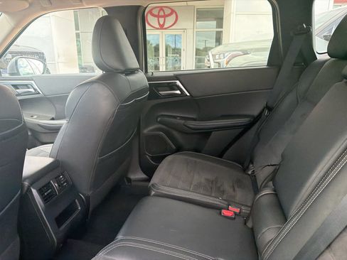 Used 2024 Mitsubishi Outlander SE AWD/4WD image 36