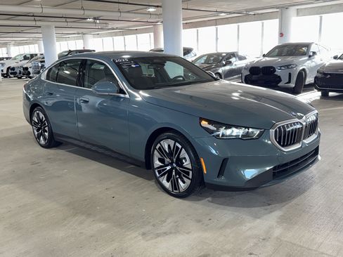 Certified 2025 BMW 530i 530i image 2