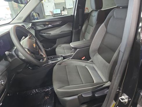 Used 2025 Chevrolet TrailBlazer LT AWD/4WD image 16