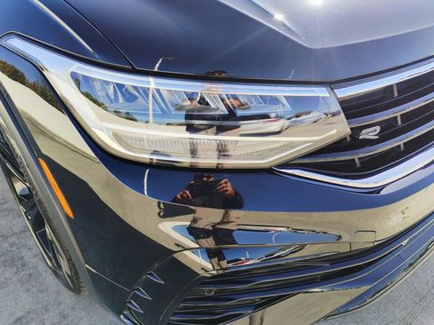 Used 2024 Volkswagen Tiguan SE R-Line image 28