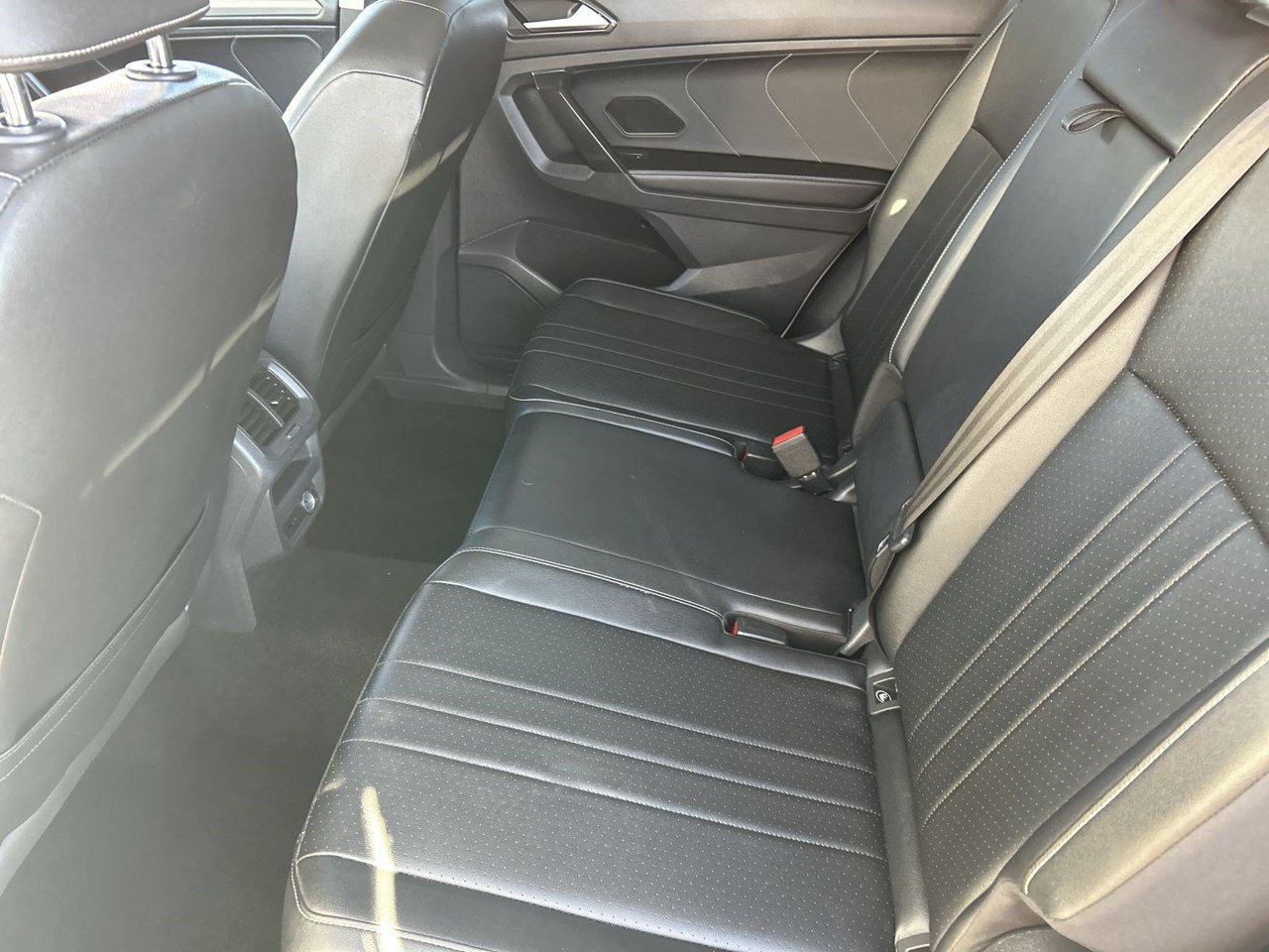 Used 2022 Volkswagen Tiguan SE w/ Panoramic Sunroof Package FWD image 14