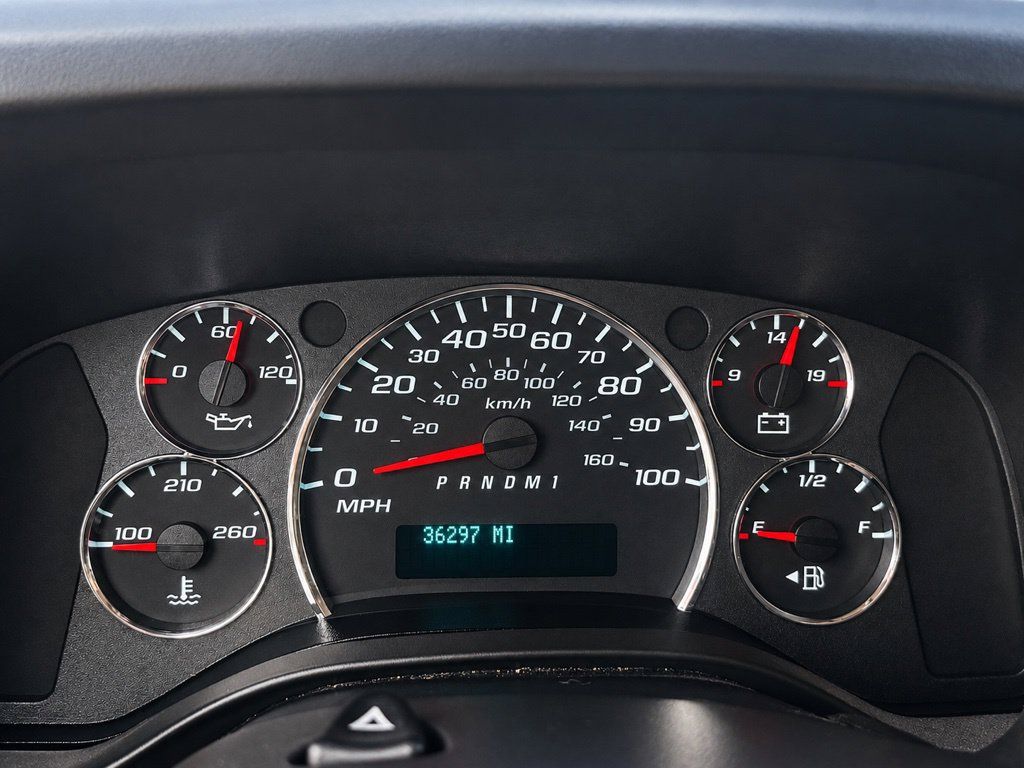 Used 2023 GMC Savana 2500 RWD image 2