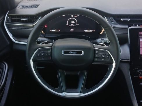 Used 2025 Jeep Grand Cherokee L Altitude AWD/4WD image 21