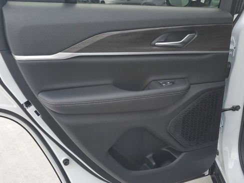 New 2025 Jeep Grand Cherokee Limited image 17