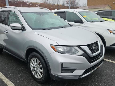 Used 2020 Nissan Rogue SV image 1