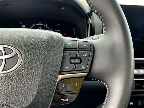 Used 2025 Toyota Camry SE w/ Multimedia Upgrade Package image 23