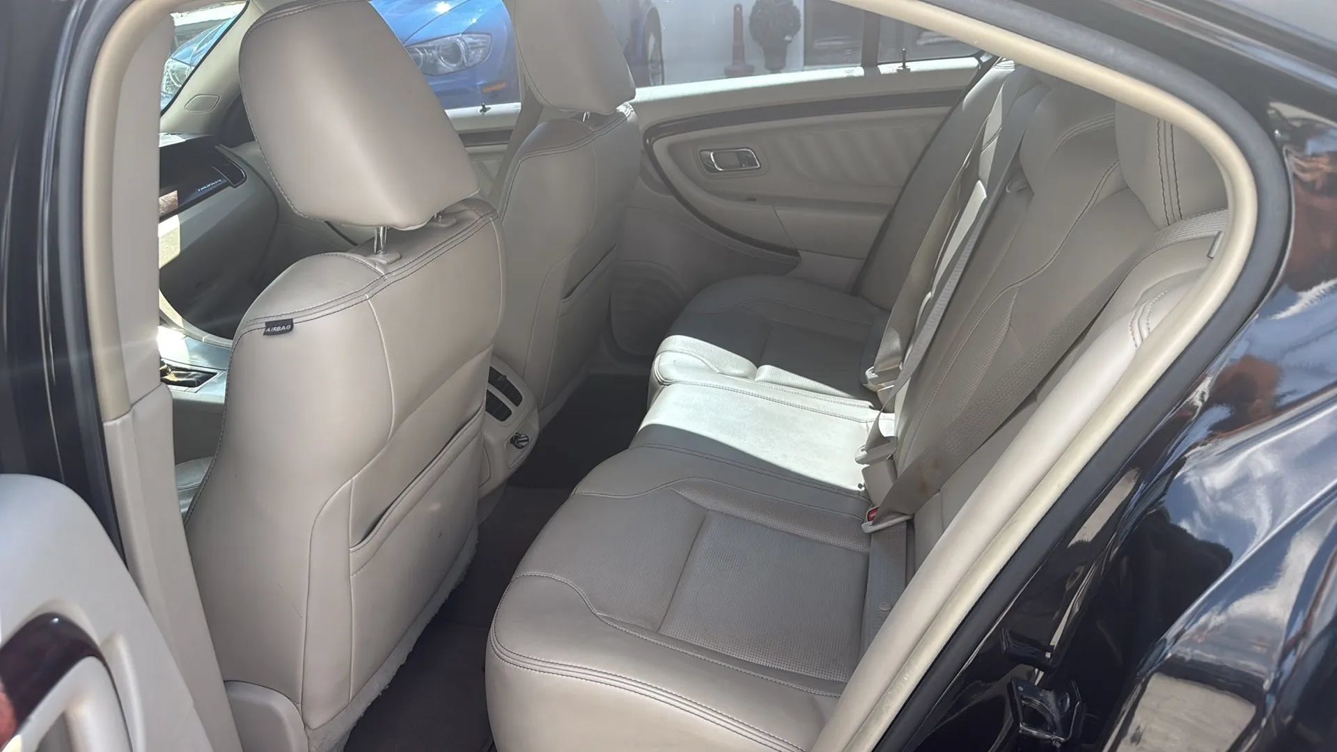 Used 2010 Ford Taurus Limited FWD image 8