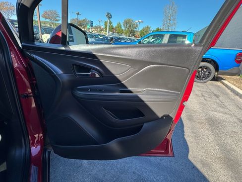 Used 2018 Buick Encore Preferred image 27