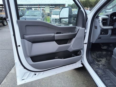 New 2025 Ford F250 XLT image 22
