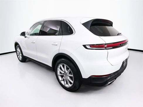 Used 2024 Porsche Cayenne Base image 5