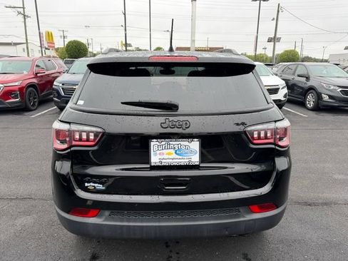 Used 2018 Jeep Compass Latitude w/ Popular Equipment Group AWD/4WD image 8