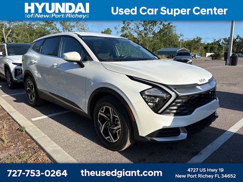 Used 2023 Kia Sportage LX FWD image 4