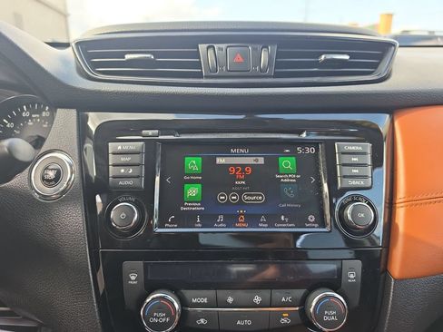 Used 2018 Nissan Rogue SL w/ Premium Package AWD/4WD image 18