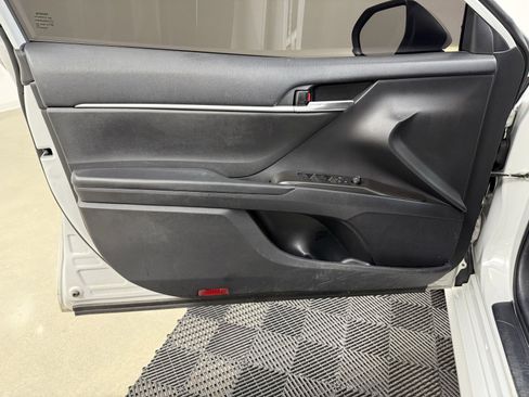 Used 2022 Toyota Camry LE image 10