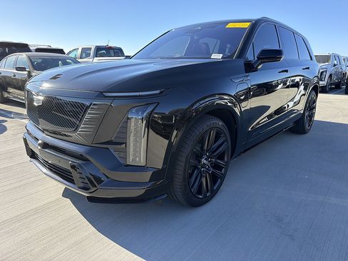 Used 2026 Cadillac Vistiq Platinum AWD/4WD image 2