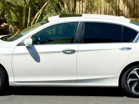 Used 2017 Honda Accord EX-L image 5