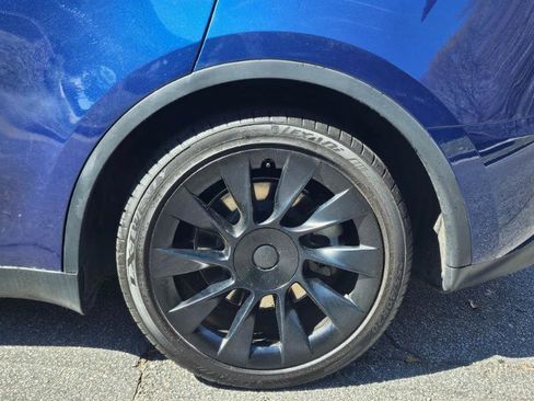 Used 2023 Tesla Model Y RWD image 19