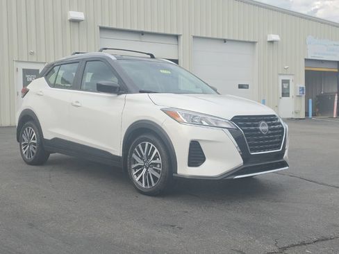 Used 2024 Nissan Kicks SV w/ Interior Electronics Package FWD image 1