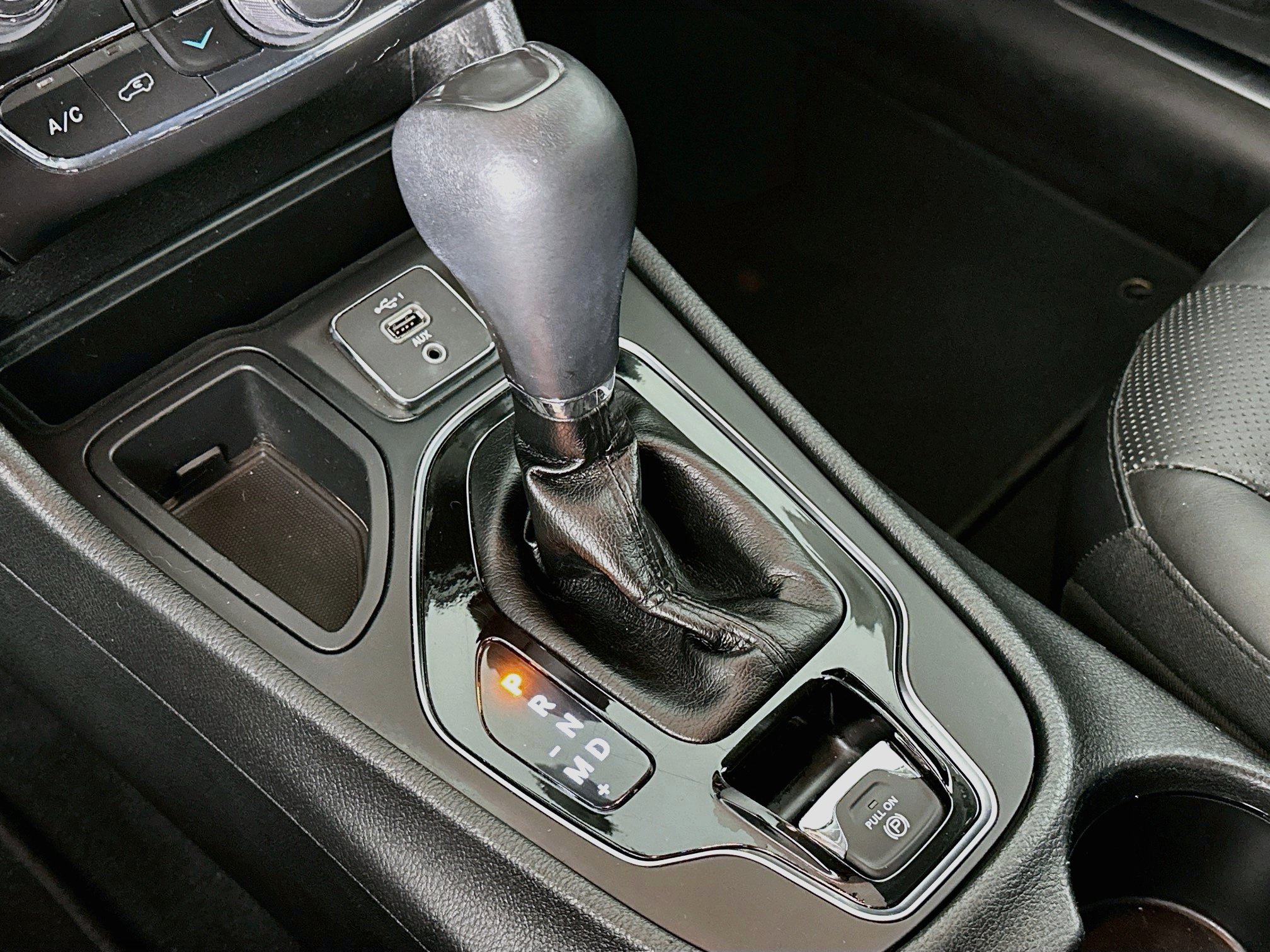 Used 2019 Jeep Cherokee Limited FWD image 23