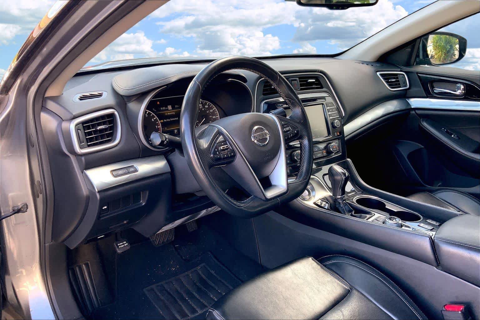 Used 2021 Nissan Maxima 3.5 SV w/ Floor Mat Group FWD image 2