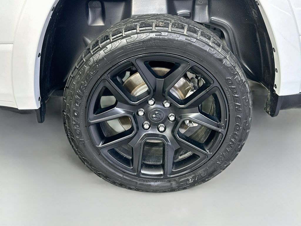 Used 2025 RAM 1500 Laramie w/ Night Edition AWD/4WD image 34