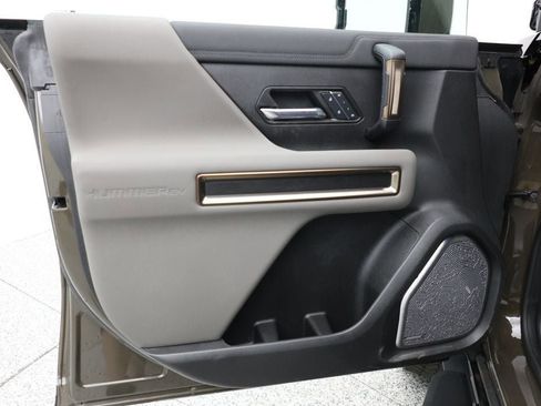 Used 2025 GMC Hummer EV 3X w/ LPO, Illumination Package AWD/4WD image 8