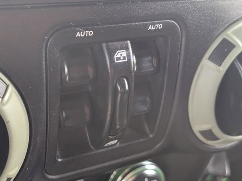 Used 2013 Jeep Wrangler Unlimited Sport image 17