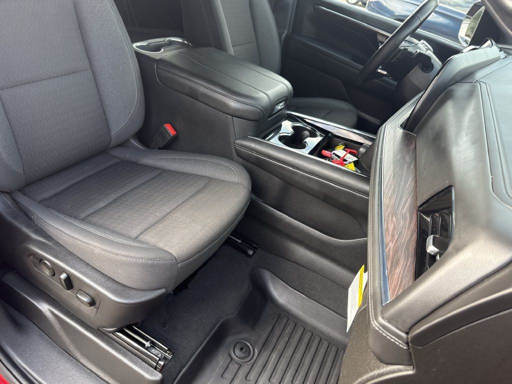 Used 2025 Chevrolet Tahoe LS RWD image 33