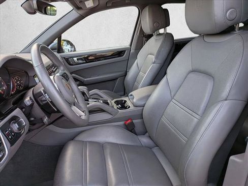 Used 2023 Porsche Cayenne AWD/4WD image 10