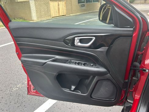 Used 2025 Jeep Compass Trailhawk image 20