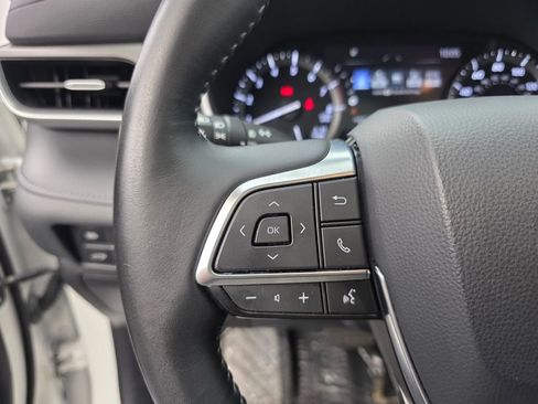 Used 2021 Toyota Highlander XLE FWD image 19