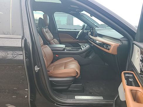 Used 2023 Lincoln Aviator Reserve w/ Equipment Group 201A image 8