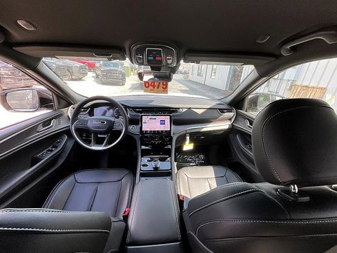 New 2025 Jeep Grand Cherokee Limited image 31