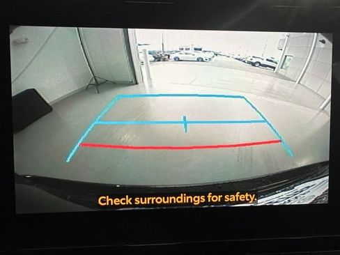 Used 2023 Toyota Highlander XLE FWD image 25