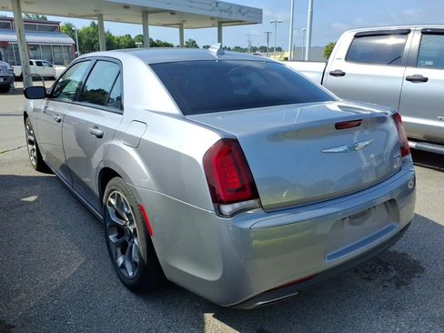 Used 2018 Chrysler 300 S RWD image 4