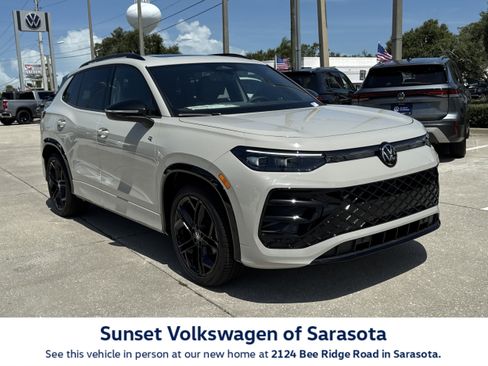 New 2026 Volkswagen Tiguan SE R-Line FWD image 1