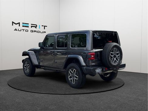 Used 2025 Jeep Wrangler Unlimited Sahara image 7