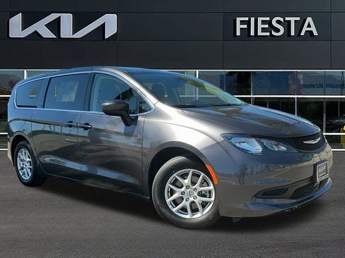 Used 2023 Chrysler Voyager LX image 1